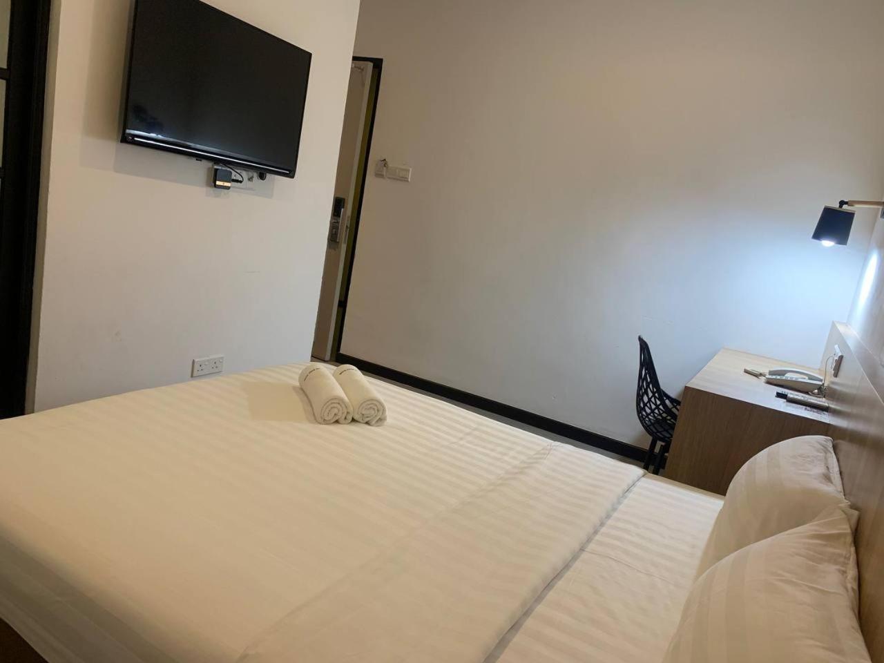 The Daily Hotel Kota Kinabalu Exterior foto